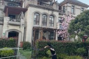 Tarzan分享Shanks打羽毛球搞笑视频：给爱笑送礼物失败