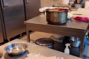 李月汝吃家乡烤冷面：无数个幸福的瞬间 构成了人生的意义