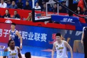 🤪师从莫兰特？青岛外援鲍威尔打中后 做出“扔手雷”姿势庆祝