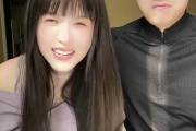抽象！树奈奈和小伞拍摄日本奇葩香水测评！小伞猛吸袜子味道香水