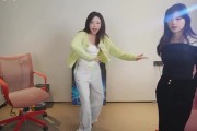 真难为骆歆老师了！沫子直播学《哪吒》动作 四肢仿佛刚认识