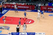 泰山压顶！法尔拼下前场篮板 几乎没起跳双手暴力完成补扣